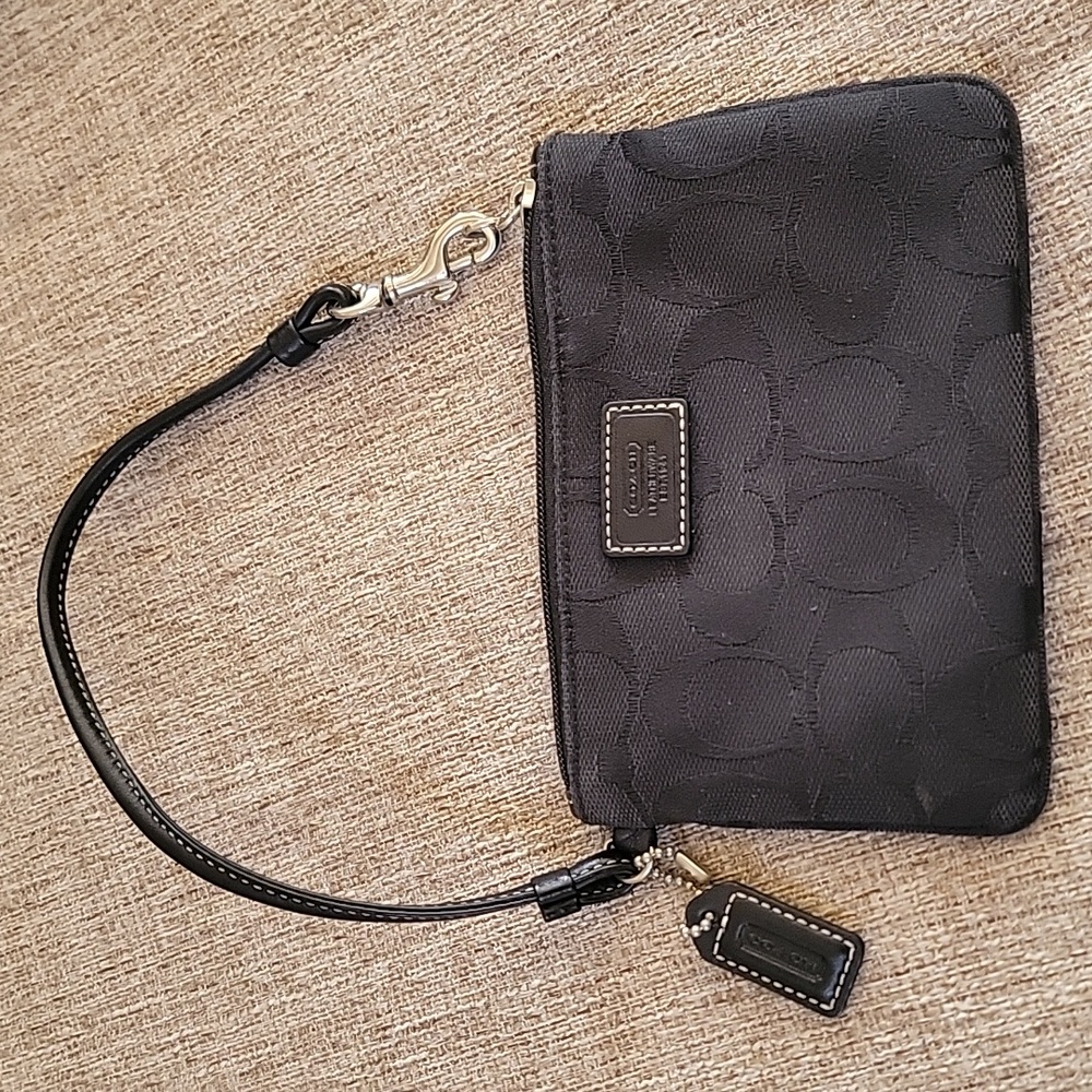 Coach wristlet (black)